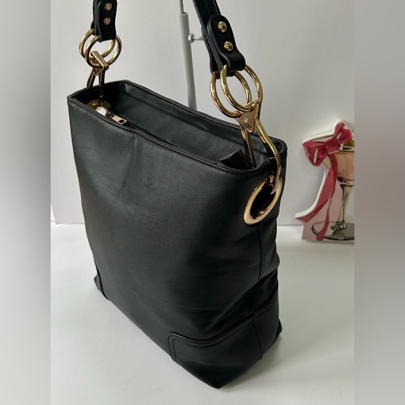 Elegant Black Faux Leather Shoulder Bag - Picture 5 of 13